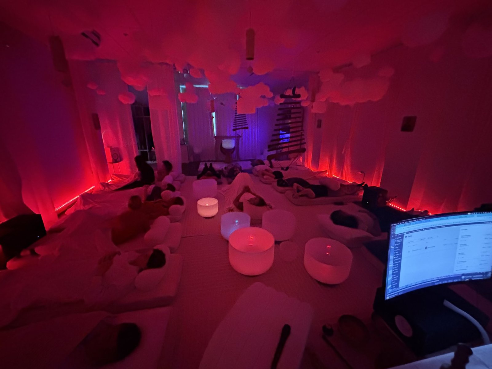 Immersive sound bath in session